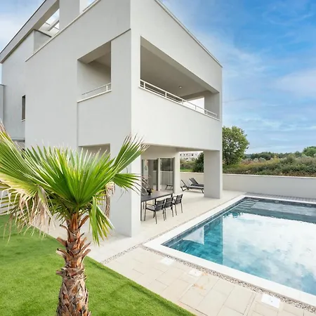 Suton U Zatonu Zadarvillas Vila
