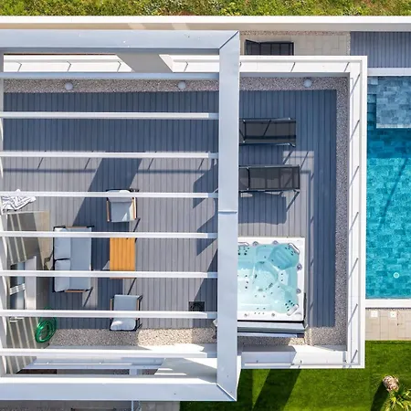 Suton U Zatonu Zadarvillas فيلة *