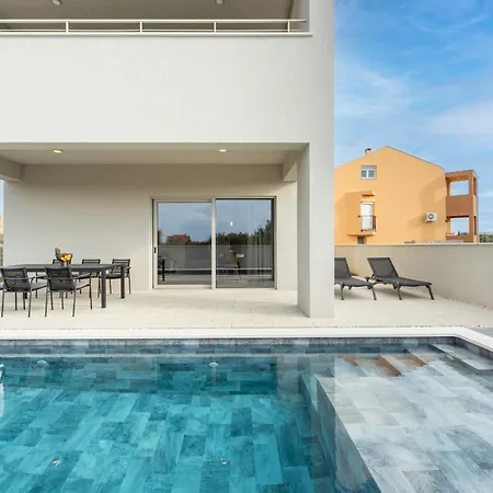 Suton U Zatonu Zadarvillas